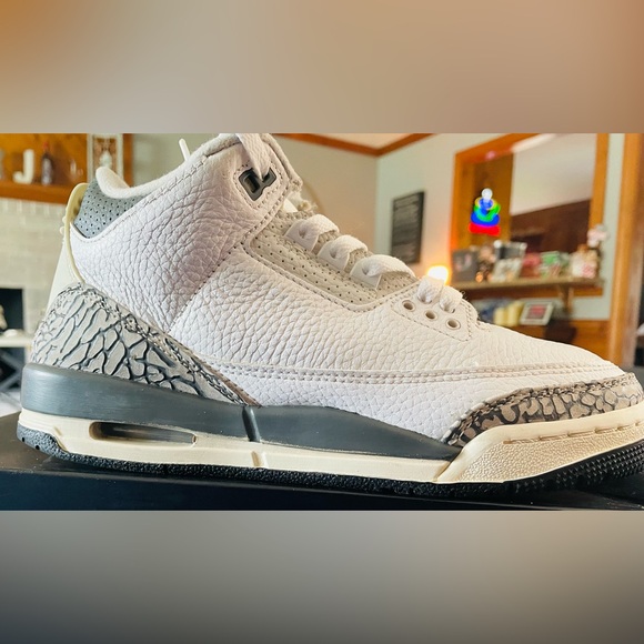 Jordan 3 Shoes - Nike Jordan 3 “Hide and Seek”
6Y-7.5W
$59
Original box,sticker and hang tag.